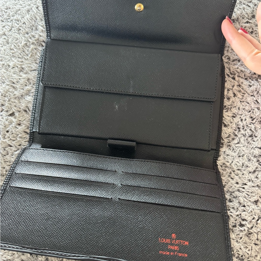 Black Epi Leather Long Wallet - Picture 3 of 6